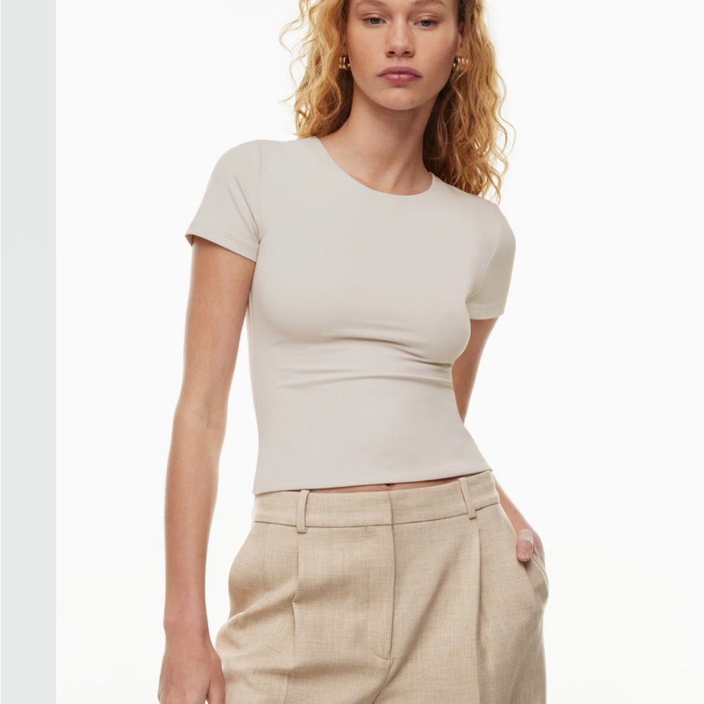Babaton Contour T-Shirt
